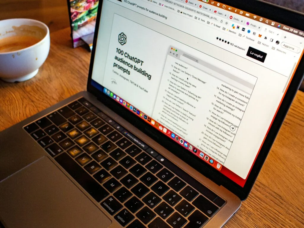 Sustainable Chic: Crafting a Winning Digital Marketing Strategy for an Eco-Fashion E-commerce Store | ChatGPT prompt